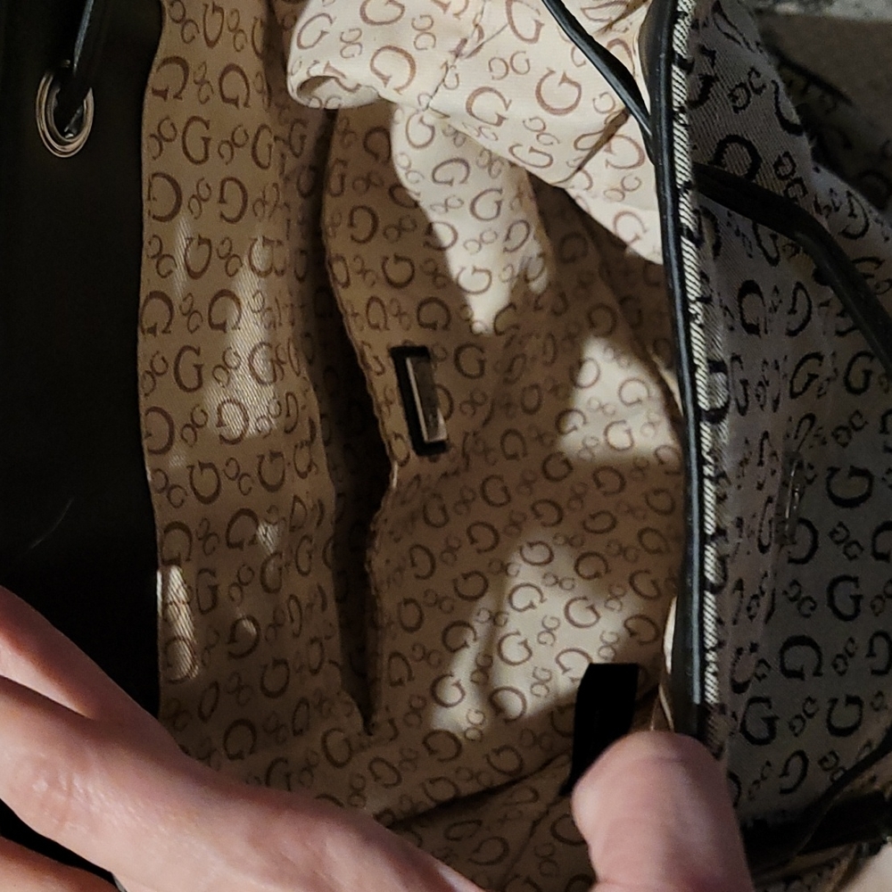 Guess backpack - Picture 3 of 3